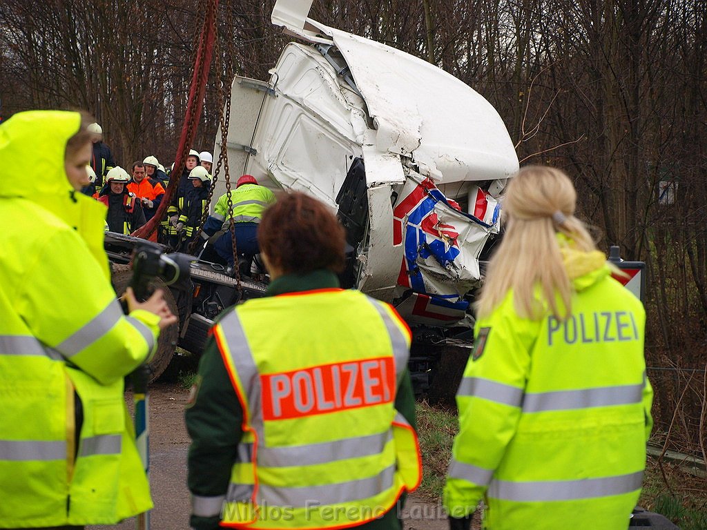 LKW stuerzt um A 3 Rich Frankfurt AK Heumar P0831.JPG